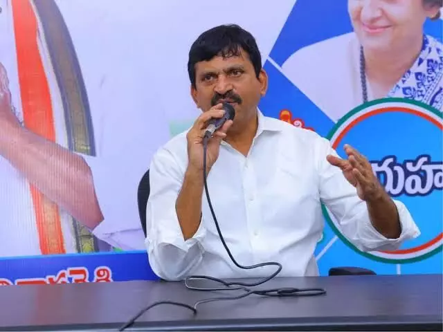 కేసీఆర్ ఒక సీజ‌న‌ల్ పొలిటీషియ‌న్‌ : మంత్రి పొంగులేటి