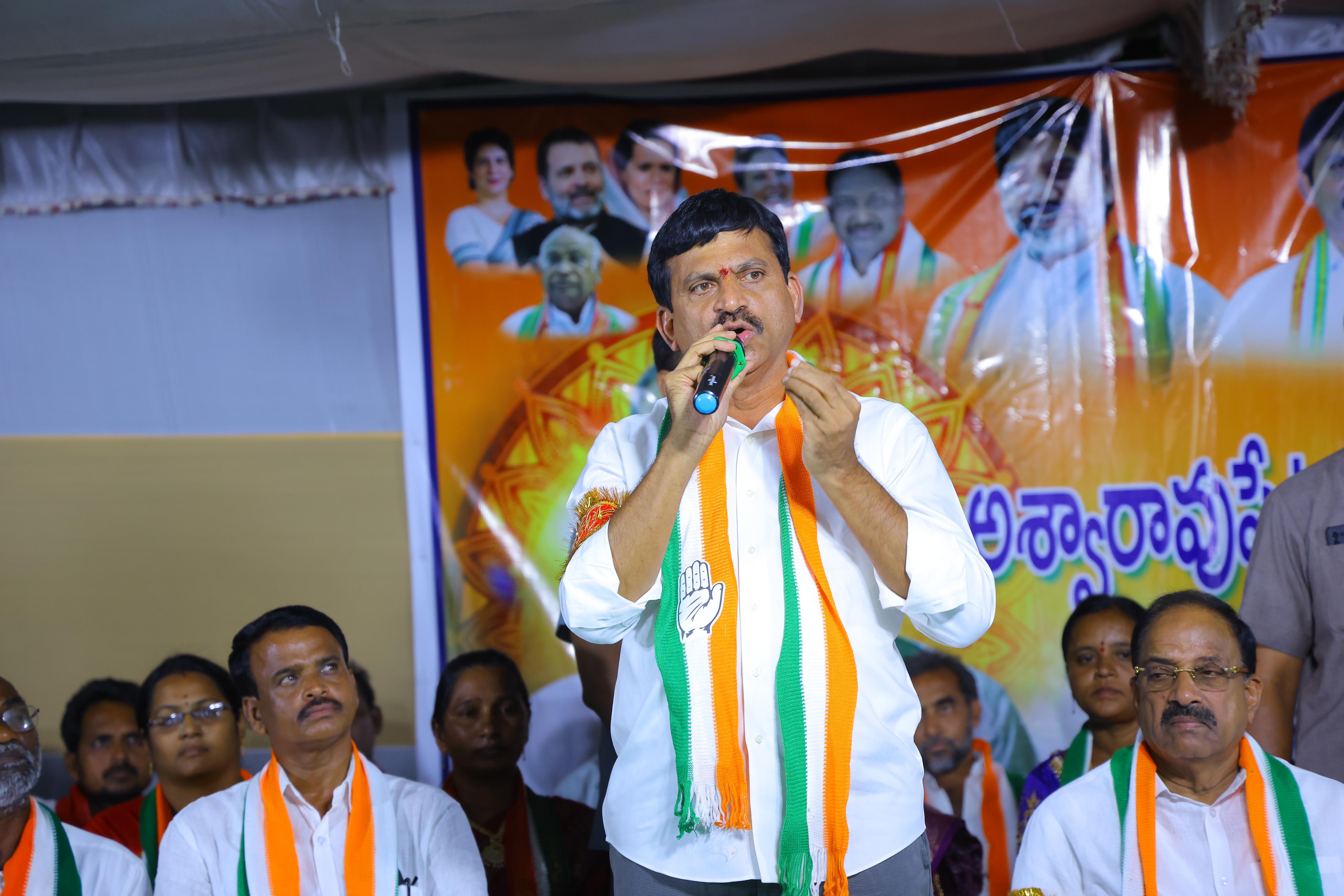రఘు రాం రెడ్డికి భారీ మెజారిటీతో సోనియమ్మ కు కానుకిద్దాం రఘు రాం రెడ్డికి భారీ మెజారిటీతో సోనియమ్మ కు కానుకిద్దాం