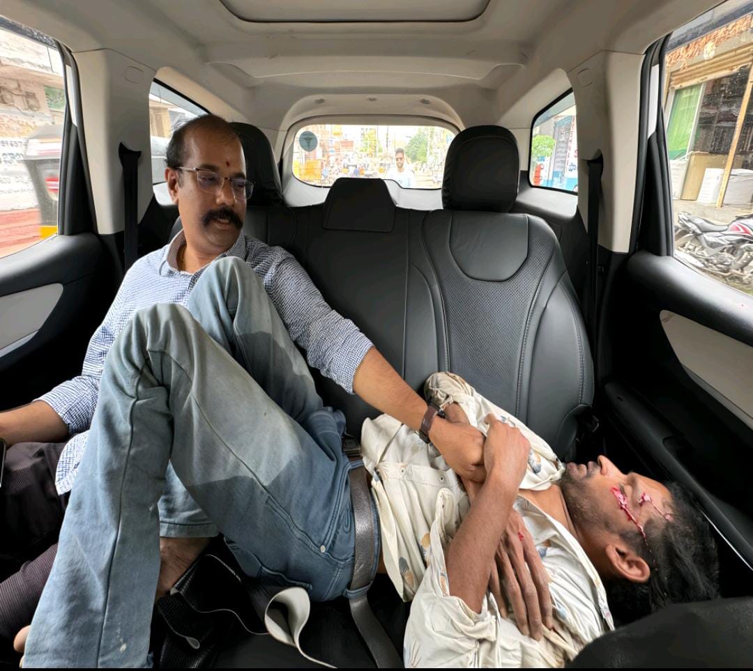 రోడ్డు ప్రమాద భాదితుడికి ప్రాణదాత అయిన dr రాజశేఖర్ గౌడ్ రోడ్డు ప్రమాద భాదితుడికి ప్రాణదాత అయిన dr రాజశేఖర్ గౌడ్