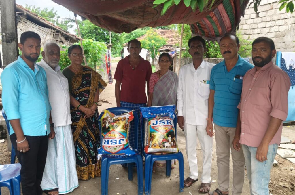 పీ సీ ఆర్ ఫౌండేషన్ ఆధ్వర్యంలో మృతుని కుటుంబానికి 50 కేజిల బియ్యం అందజేత…