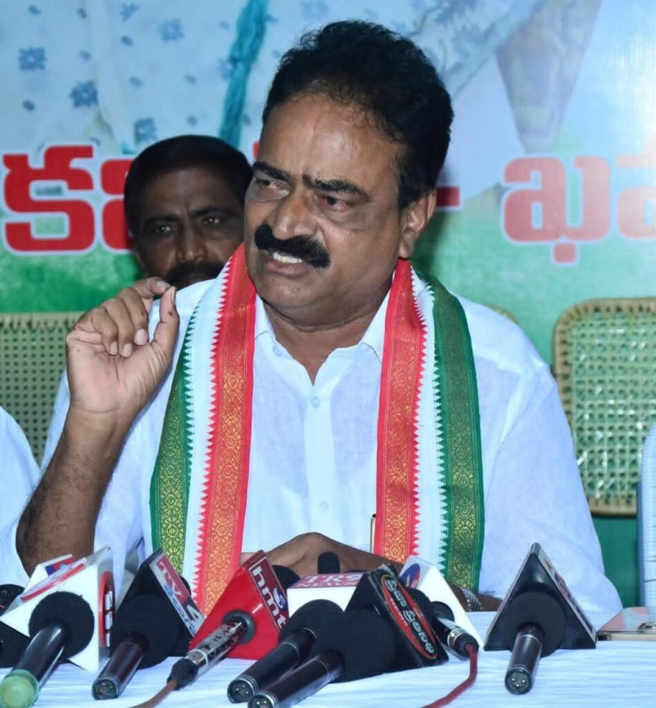 ఖబర్థర్ కేటీఆర్, నోరు అదుపులో పెట్టుకో..