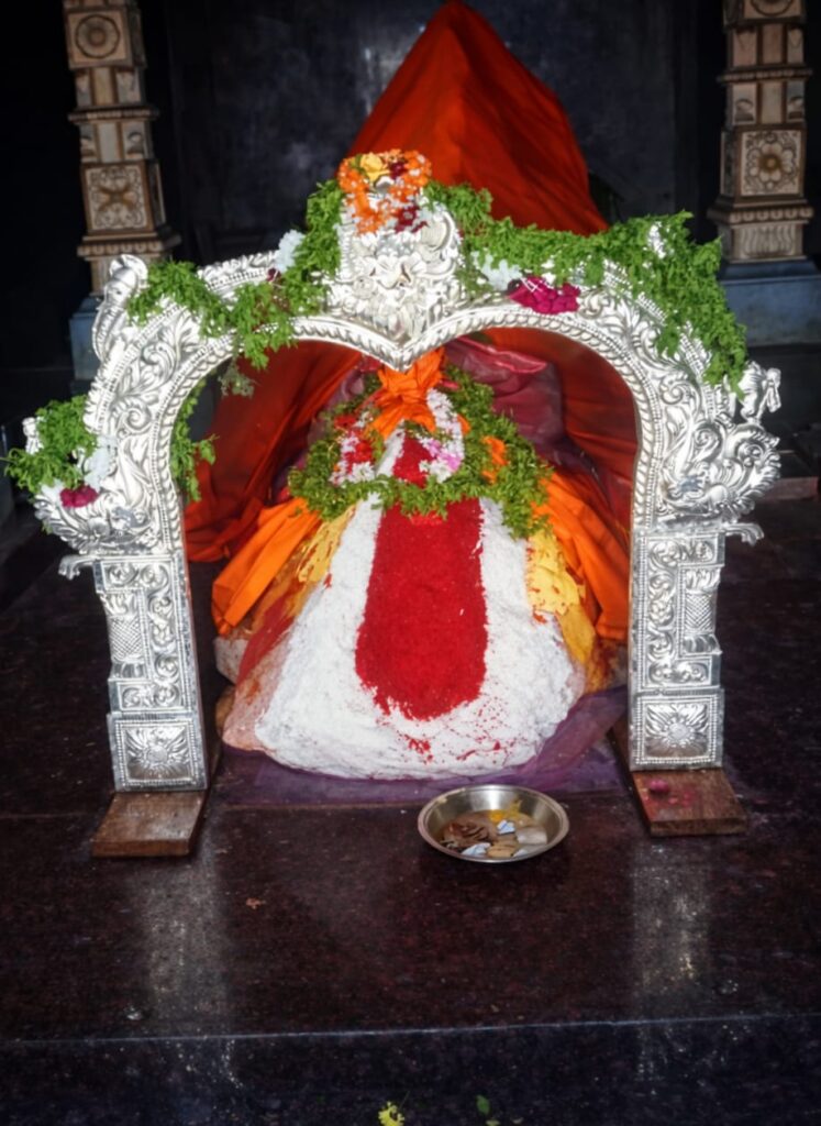 నాచారం వెంకన్నకి వెండి తోరణం సమర్పణ