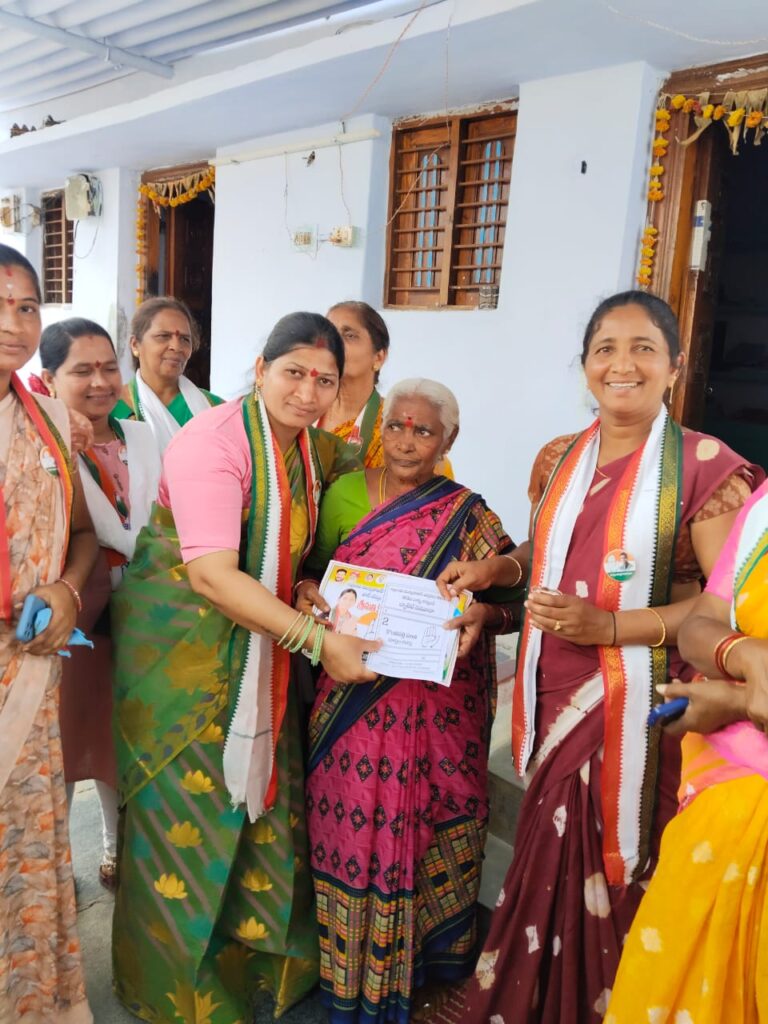 ప్రచారంలో దూసుకుపోతున్న కొండపల్లి సరిత గణేష్ ..