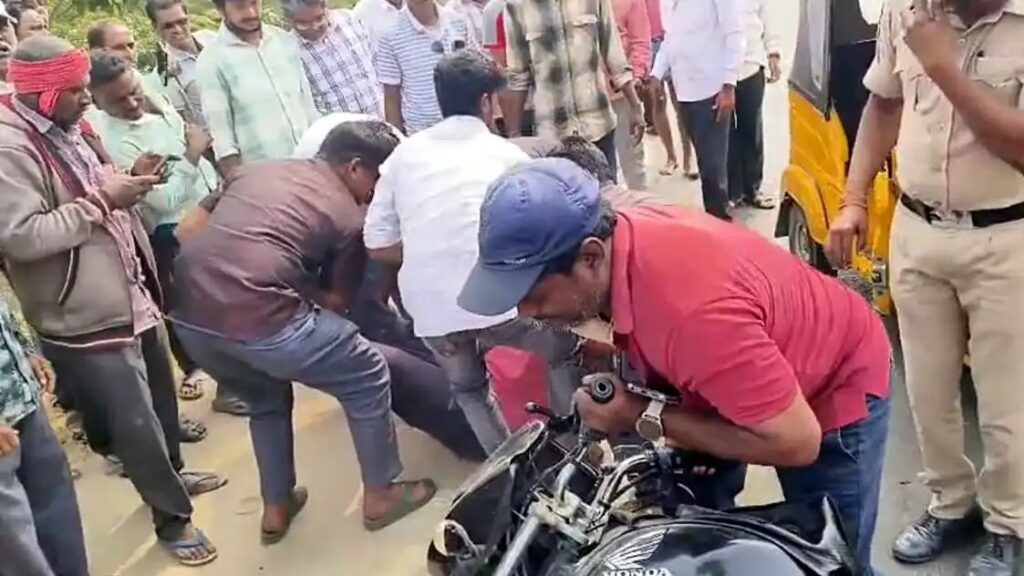 ఇద్దరు కానిస్టేబుళ్లను ఢీ కొట్టిన కంటైనర్