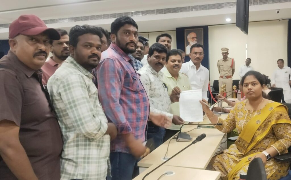 ప్రెస్ క్లబ్బా..? ప్రయివేటు క్లబ్బా..?