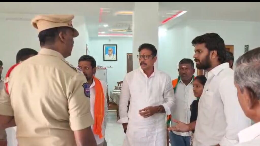 జనగామ సీఐ సత్యనారాయణరెడ్డి పై, జాతీయ ఎస్టీ కమిషన్ సభ్యులు జాటోతు హుస్సేన్ నాయక్ ఆగ్రహం