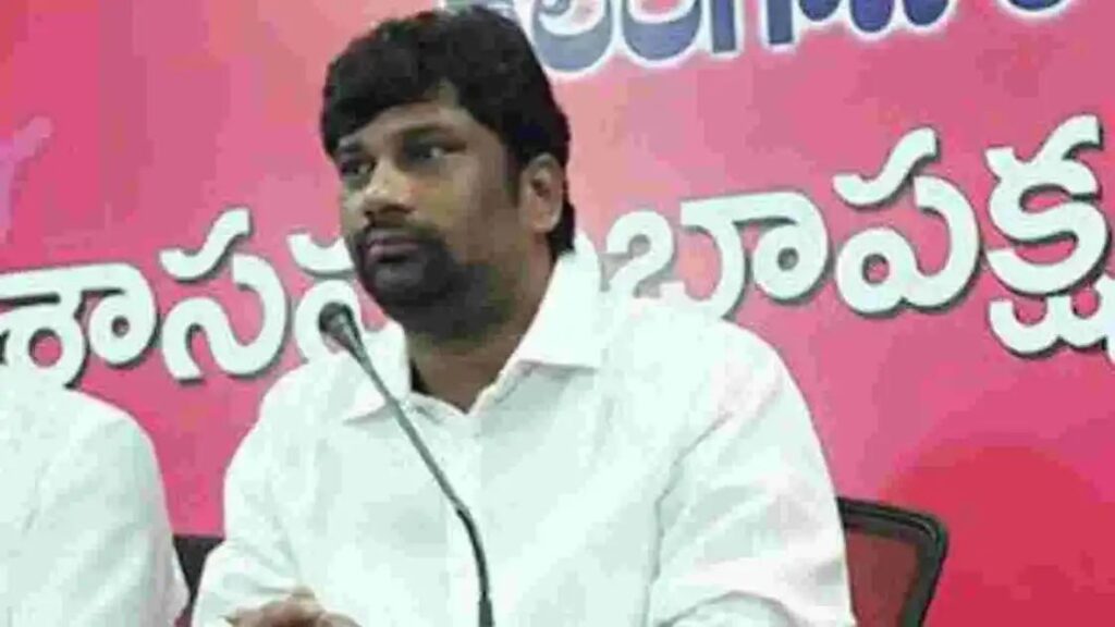 పార్టీ కార్యకర్తల్లా పని చేస్తున్న ఉన్నతాధికారులు : బాల్క సుమన్