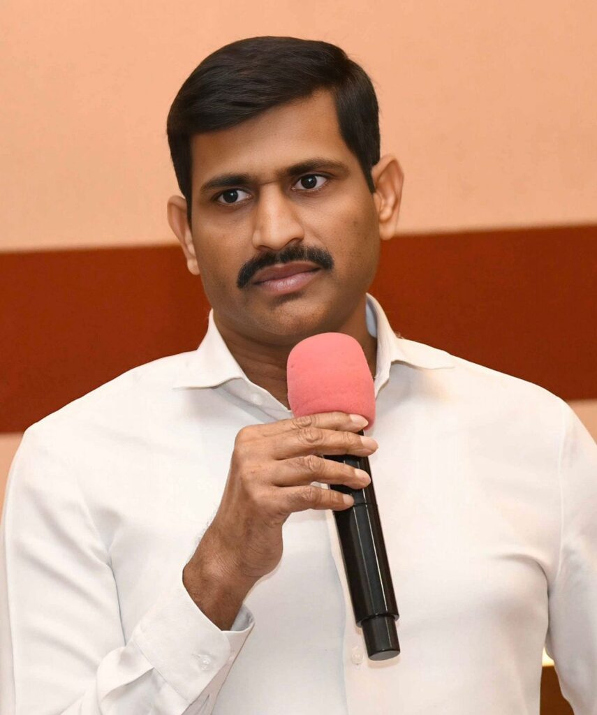 ఆబ్కారీ శాఖ డీసీ సోమిరెడ్డిని అకార‌ణంగా దూషించిన క‌మిష‌న‌ర్‌పై చర్య‌లు తీసుకోవాలి