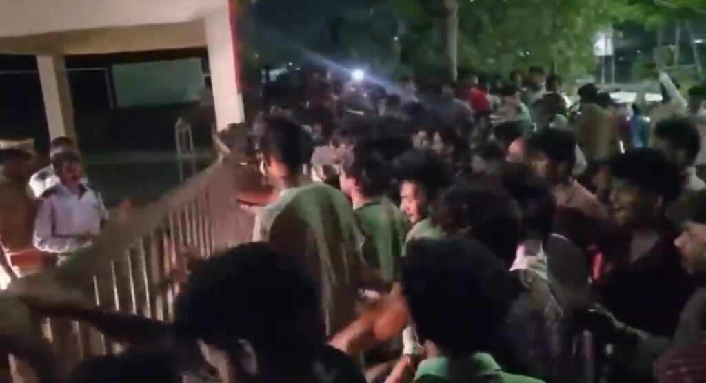ఫీజు రీయింబర్స్‌మెంట్ రాక.. అవమానం భారంతో ఇంజినీరింగ్ విద్యార్థి ఆత్మహత్య