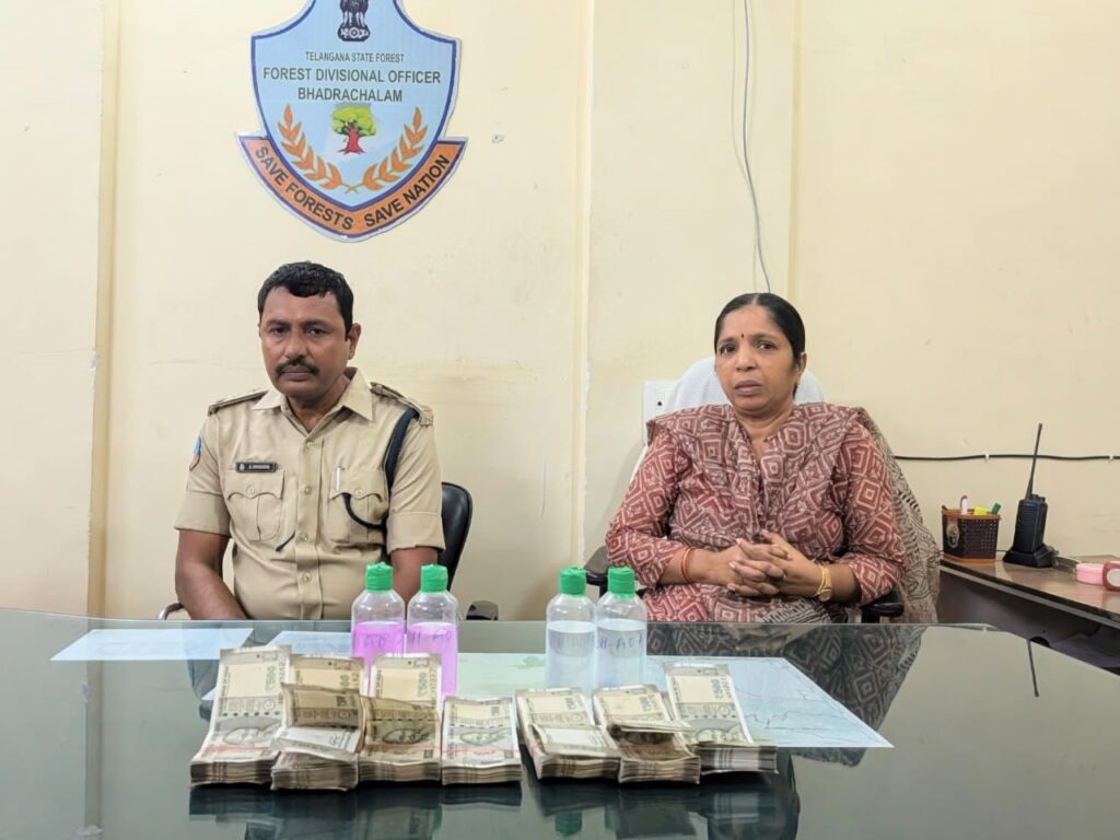 రూ 3. 5లక్షలు లంచం తీసుకుంటు ఏసీబీ కి చిక్కిన భద్రాచలం ఎఫ్ డి ఓ, డి ఆర్ ఓ