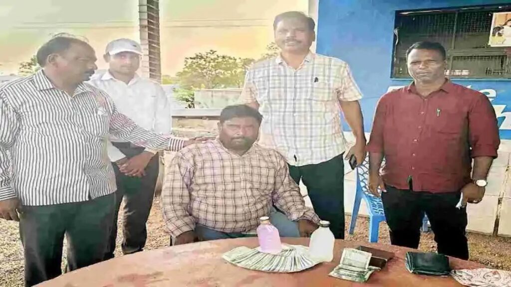 రూ.40వేలు లంచం తీసుకుంటూ ఏసీబీకి చిక్కిన పంచాయతీ సెక్రటరీ