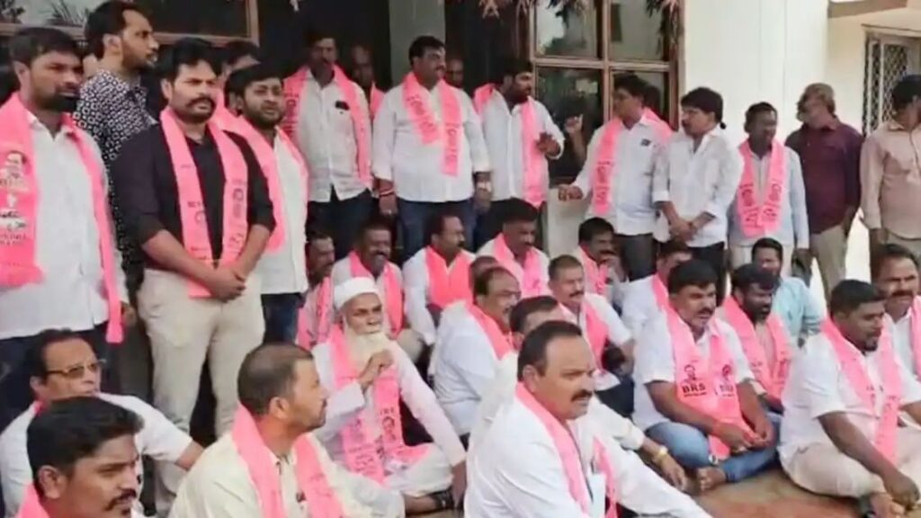 మున్సిపల్ కార్యాలయం ఎదుట బీఆర్ఎస్ ధర్నా…