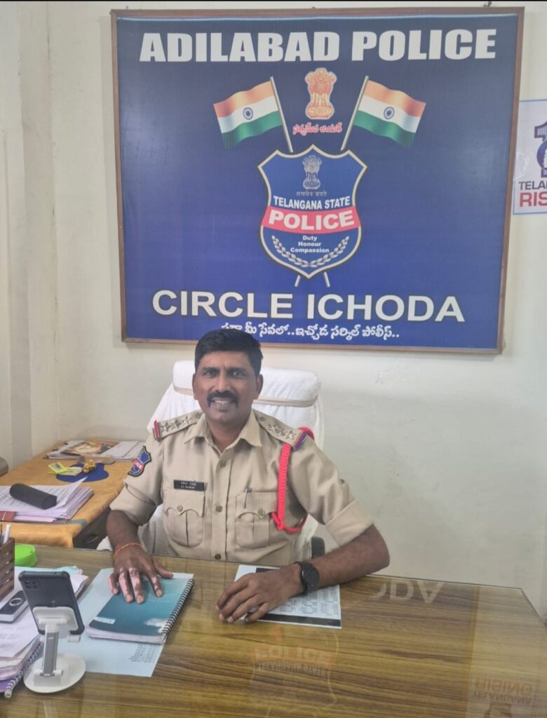 జాతీయ రహదారిపై అక్రమ పార్కింగ్‌కు పాల్పడిన ముగ్గురిపై కేసు
