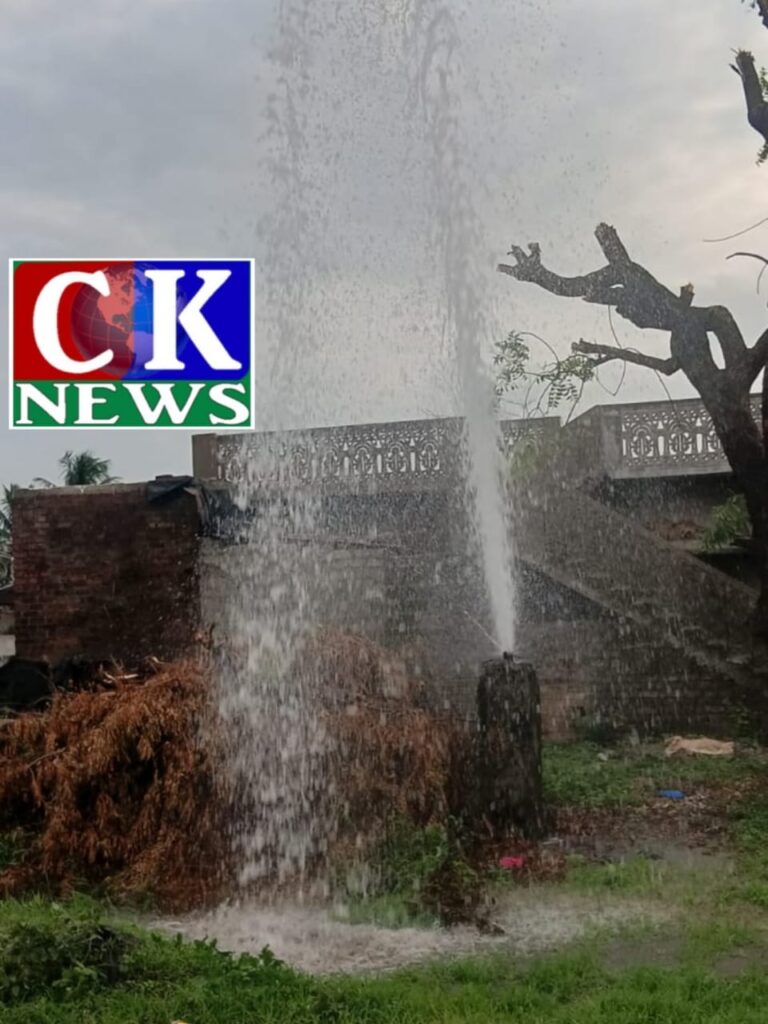 టీఎల్‌పేటలో మిషన్ భగీరథ పైపు లీక్