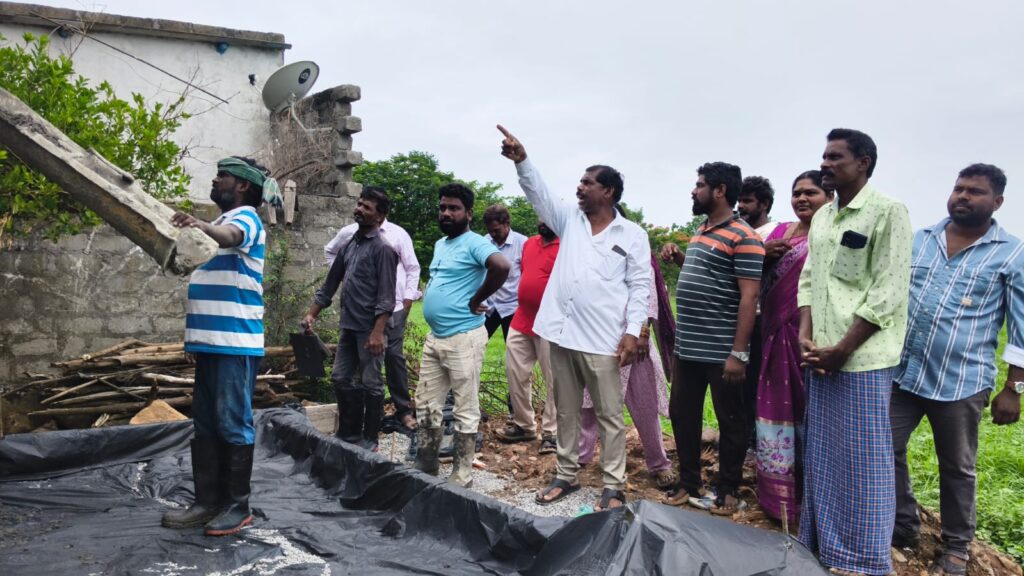 సీసీ రోడ్లకు శంకుస్థాపన చేసిన సర్పంచ్ షేక్ సిద్దిక్