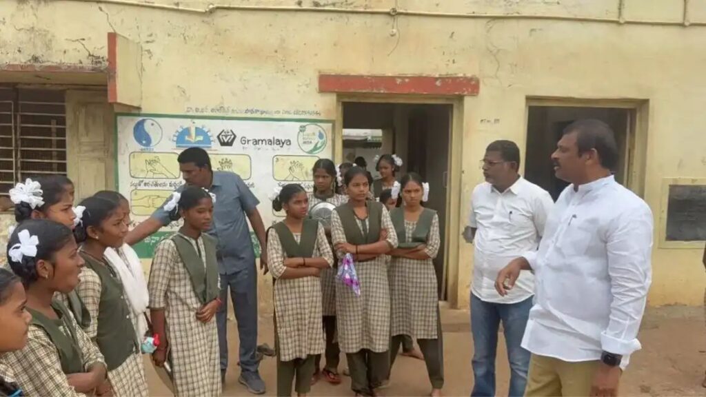 గురుకుల పాఠశాలలో ఎమ్మెల్సీ ఆకస్మిక తనిఖీ.. వార్డెన్‌పై ఆగ్రహం!