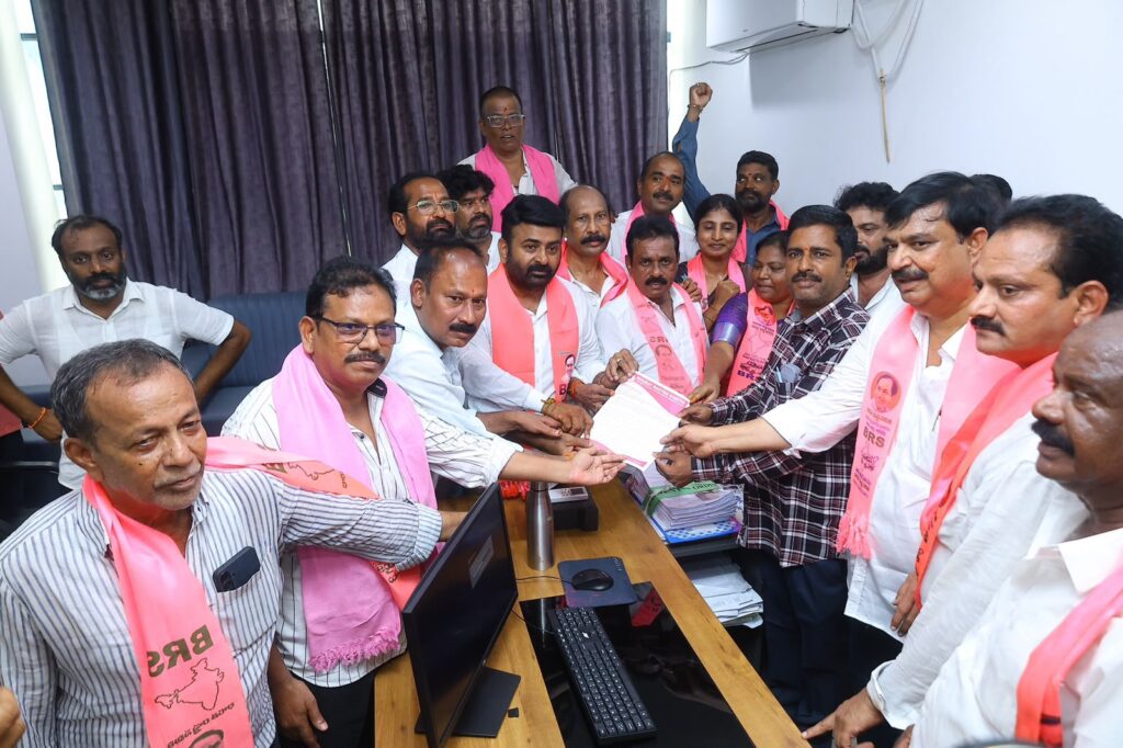 ఖమ్మం కార్పొరేషన్‌పై గులాబీ ముట్టడి