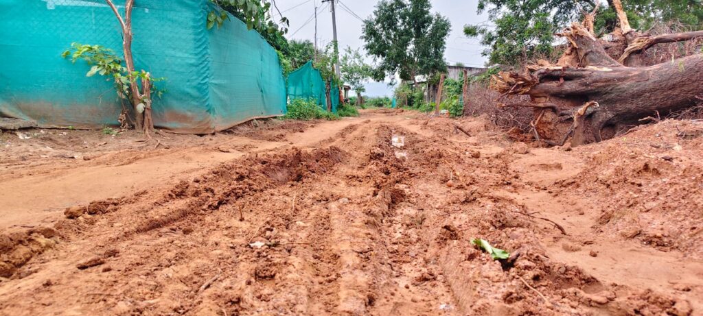 ఏళ్ల తరబడి సీసీ రోడ్డు కోసం ఎదురుచూపులు..!