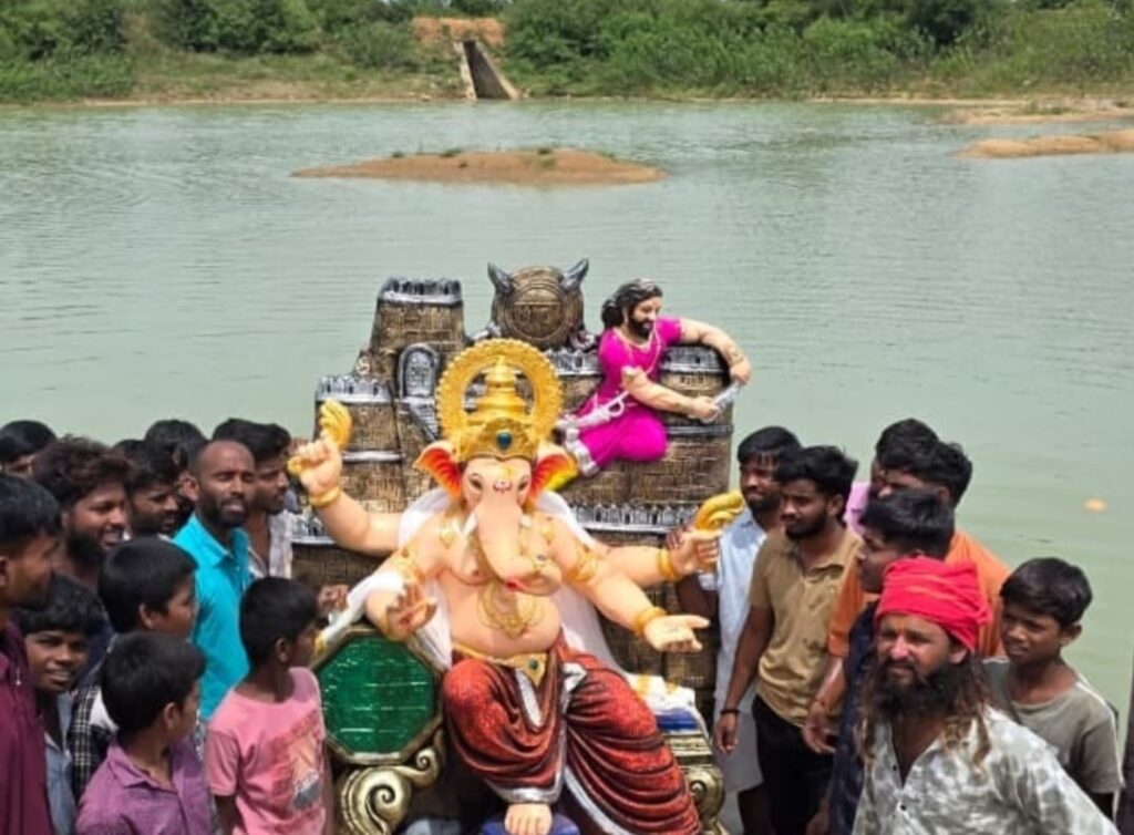 పూజలు లేకుండానే నేరుగా గంగమ్మ ఒడికి గణేశుడు