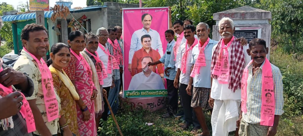 రాజుపేటలో కేసీఆర్ చిత్రపటానికి క్షీరాభిషేకం