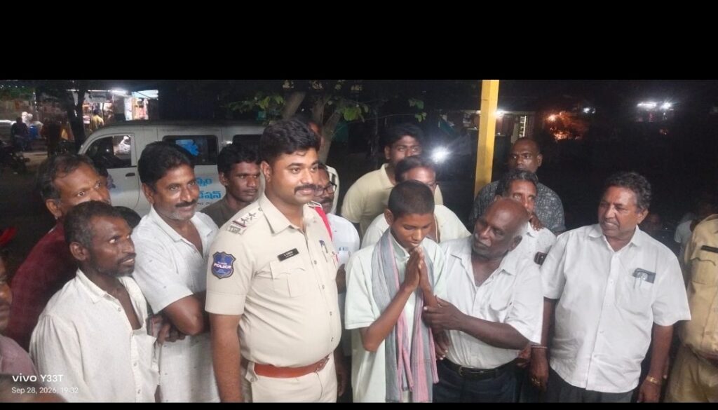 మతిస్థిమితం లేని బాలుడిని అన్నం సేవా ఫౌండేషన్‌కు అప్పగించిన చింతకాని ఎస్‌ఐ జి నరేష్