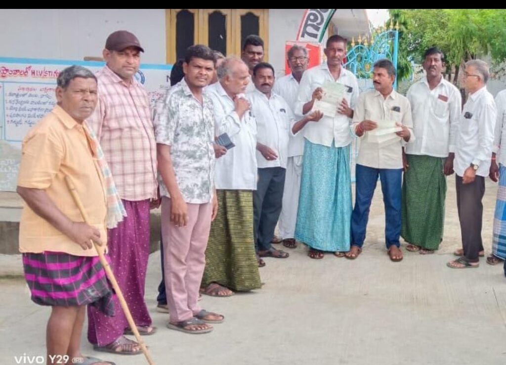 బాణాపురంలో సీఎం రిలీఫ్ ఫండ్ చెక్కుల పంపిణీ