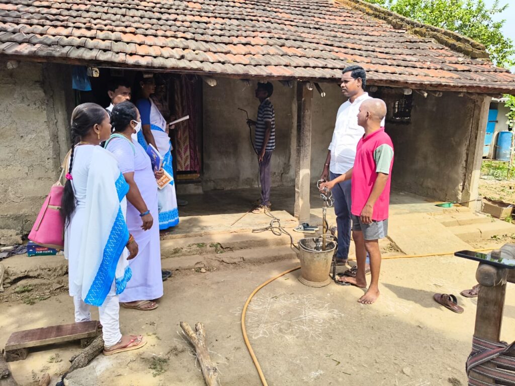 సీజనల్ వ్యాధుల నివారణకు దోమల మందు పిచికారి